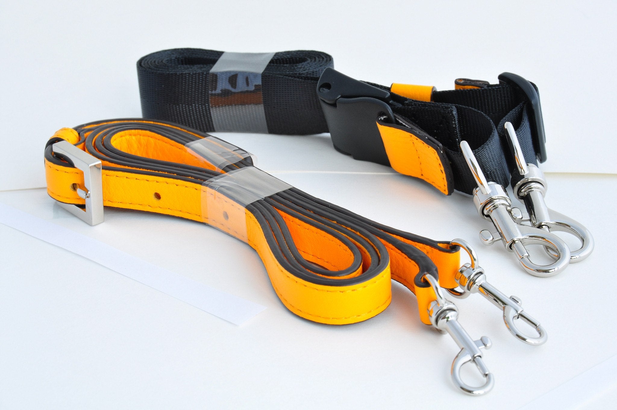 Acrosses GL in color come with two straps - nylon and leather.