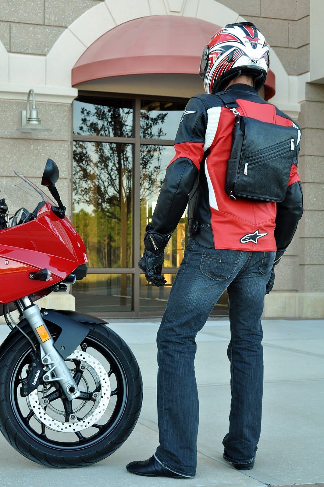 Your iPad is safe, and your Platforma messenger bag comfortably rests on your back.